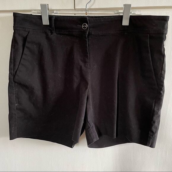 Isaac Mizrahi black shorts - size 14 - two front pockets, two back welt pockets - Picture 1 of 5